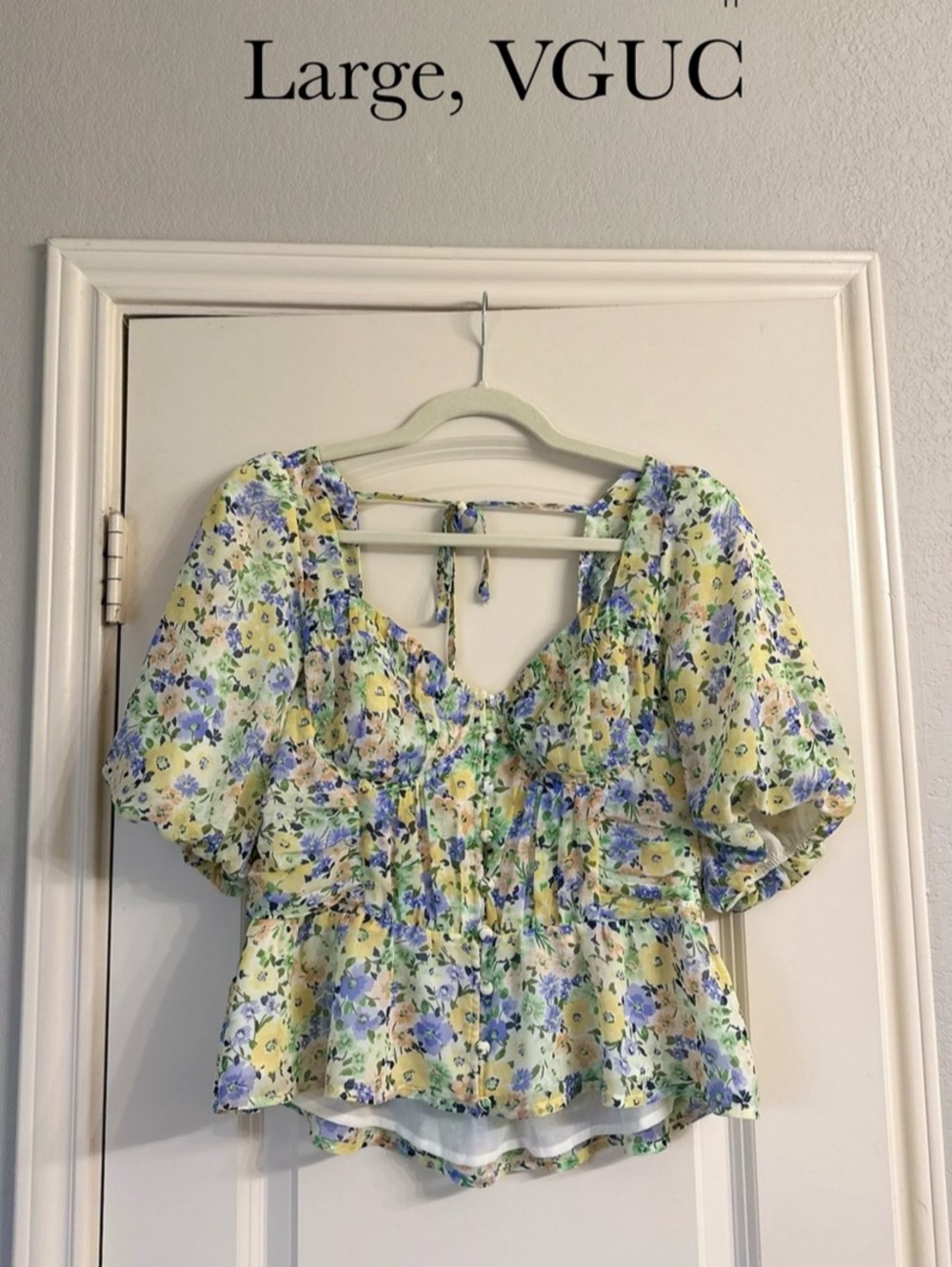 Astr The Label Floral Smocked Peplum Blouse in Green & Blue Size Large Like New